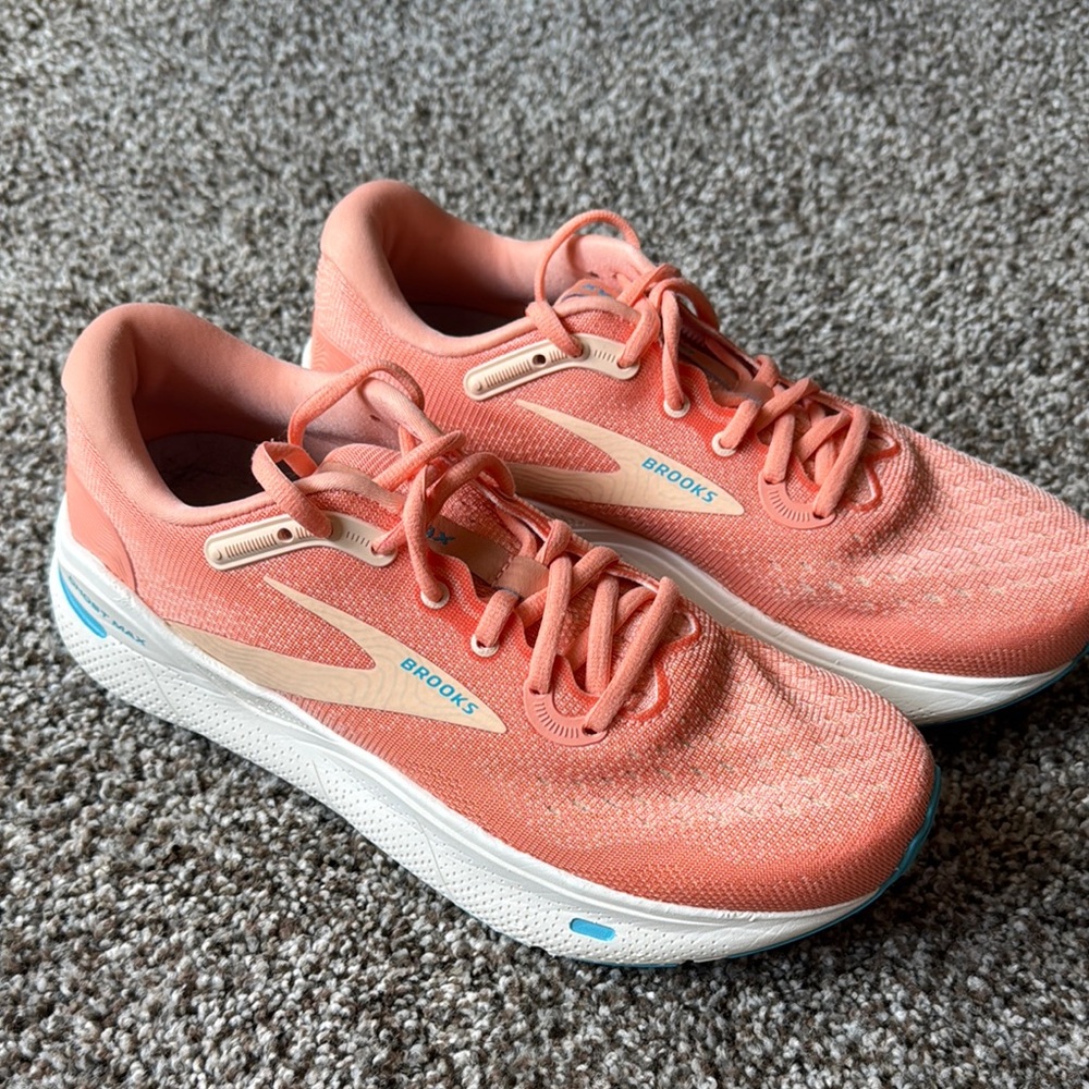 Brooks Women's ghost max sneakers